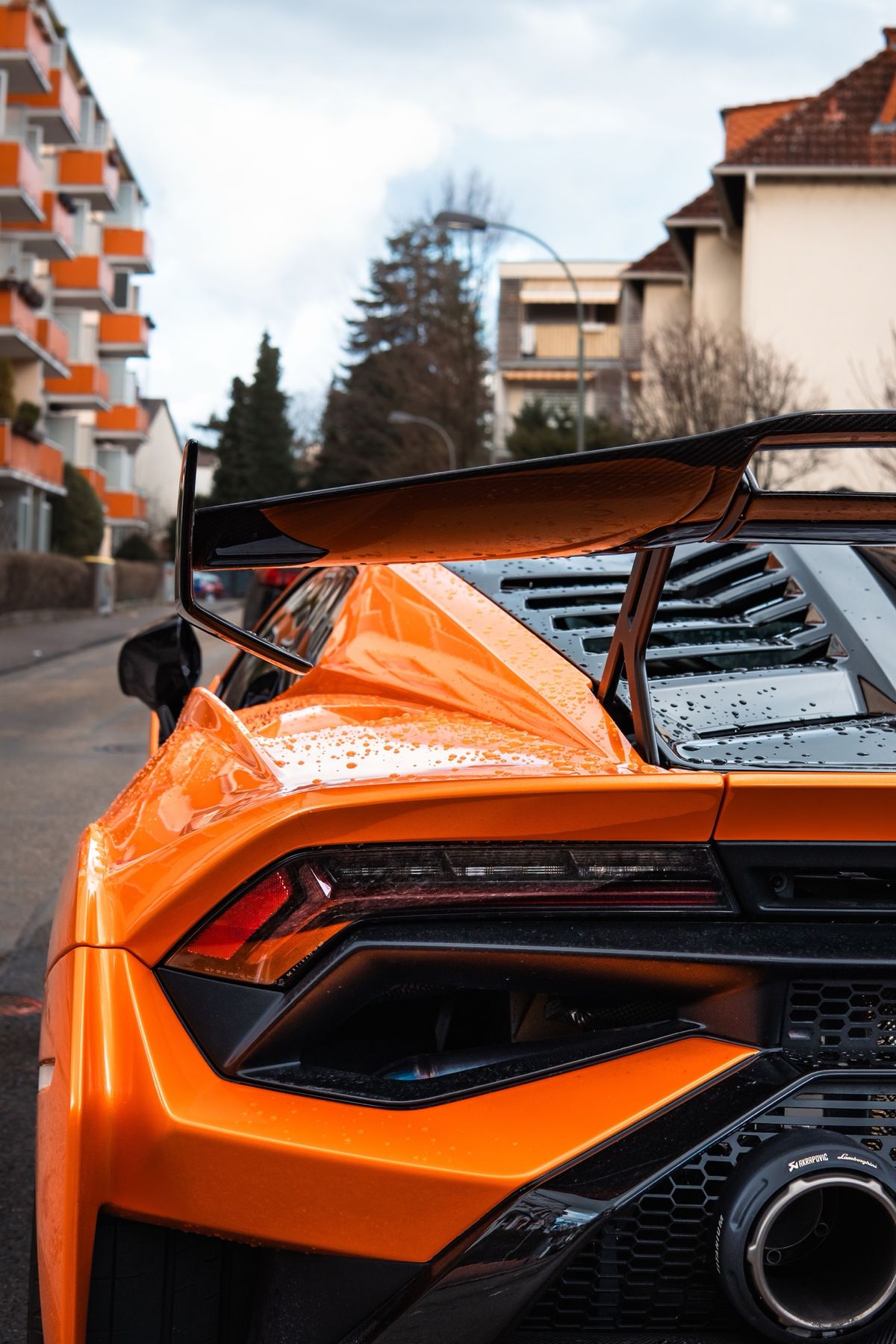 Supercar orange, vue arrière